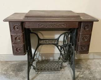 Singer Sewing Table