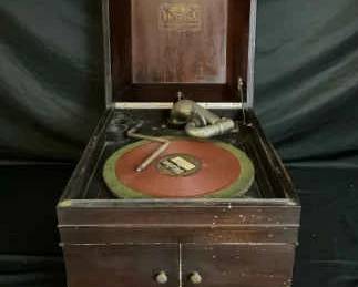 Antique Victor Victrola