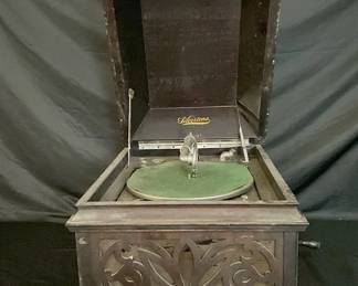  01 Antique Phonograph 