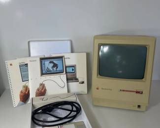 85 VintageMacintoshComputerwOriginalManuals