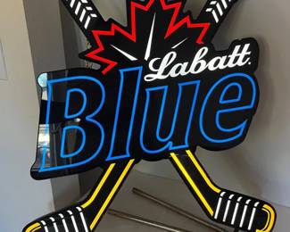 7 LabattBlueBeerHockeyThemedLightUpSign