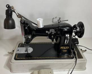 32 VintagePfaff130SewingMachinewithStorageCase