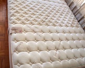 King Size mattress in Like New Condition