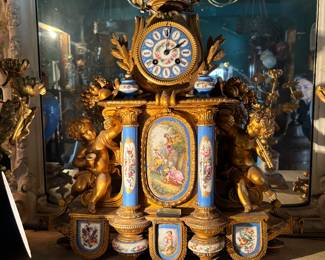 Clock with garniture set
