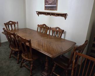 table and 6 chairs 