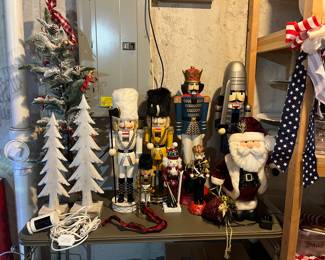 NUTCRACKERS / WOOD TREES / SANTA