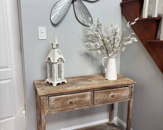 TABLE AND DECOR