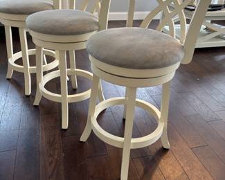 3 BARSTOOLS