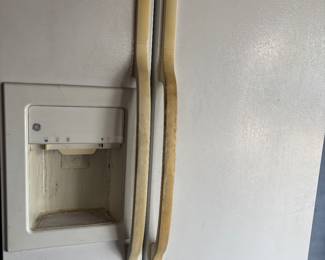 OLDER REFRIG ( WORKS )