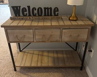TABLE WITH DRAWERS AND DECOR