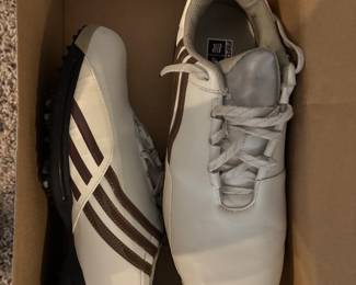 Golf shoes