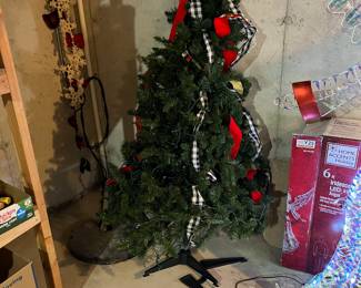 LIGHTED CHRISTMAS TREE