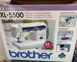 SEWING MACHINE - IN BOX