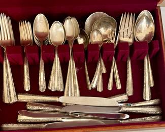 TOWLE FLATWARE SET IN BOX