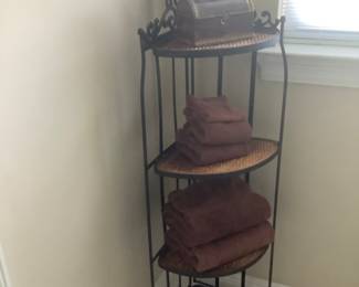 Corner shelf