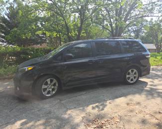 Toyota Sienna
2012
One Owner
75k Miles
Black
$12,500 - [damage to passenger side wing mirror, priced to reflect]
