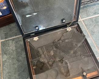 Jewelry display case for pocket watches