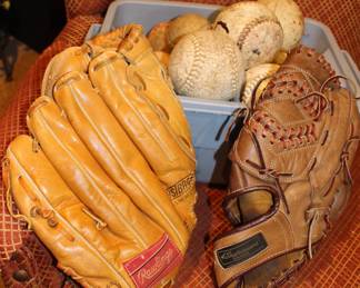 Baseball gloves