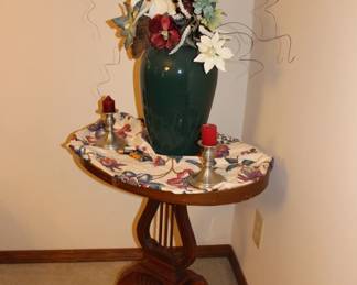 Lyre table