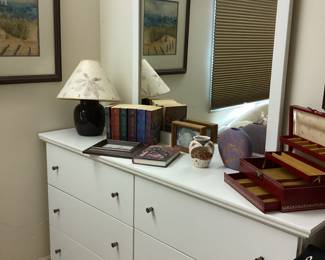 Dresser/Mirror