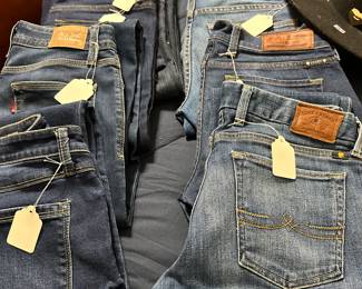 Size 2/4 ladies jeans
Many designer brands and ready for school
Priced to go