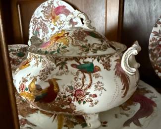 100+ pieces of Royal Crown Derby "Olde Avensbury" dishes and serving pieces
