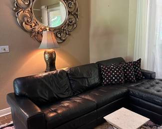 Beautiful L shaped Leather couch 
Top quality leather 