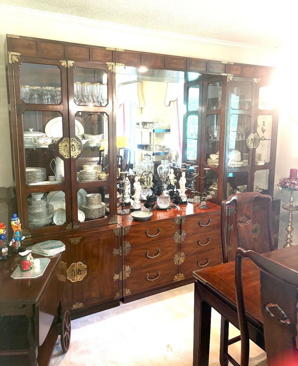 Stunning vintage Henredon Asian Ming style dining room