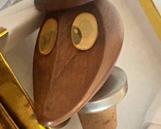 Dandy with top hat wine cork