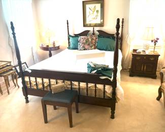 4 post queen bed