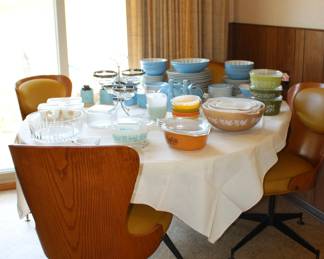 MCM Dining Table, Dishes