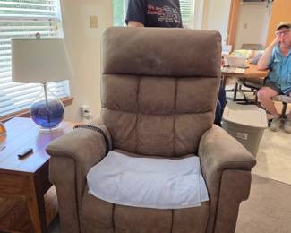 New recliner extra large paid 2000.00 for will sell for 395.00:used very little . Extra heavy motor