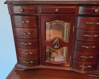 Jewelry box