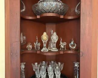 Hanging corner cabinet 