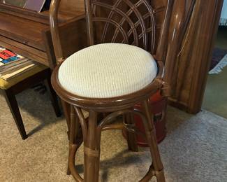 swivel stool