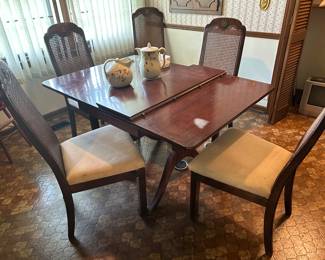 mahogany dining table with leaf, pads and 5 chairs