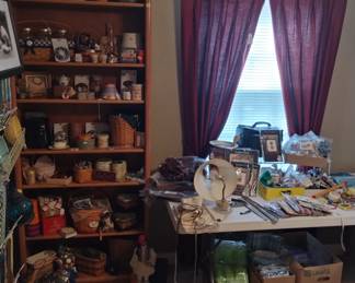 Longaberger, Boyd's bears, tablecloths and more 