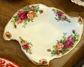 Royal Albert Old Country Roses Small Leaf Dish 