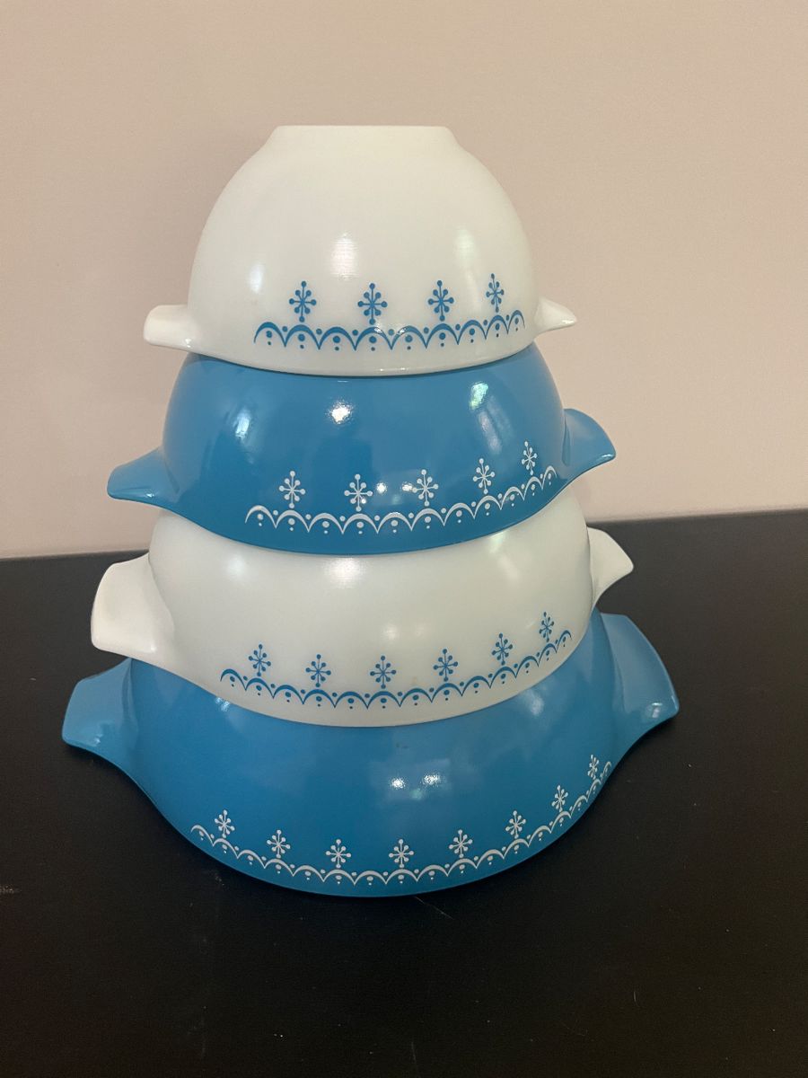Snowflake Pyrex Nesting Bowls