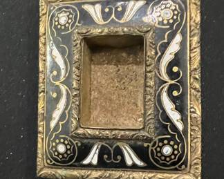 Mourning brooch