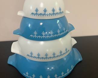 Snowflake Pyrex Nesting Bowls