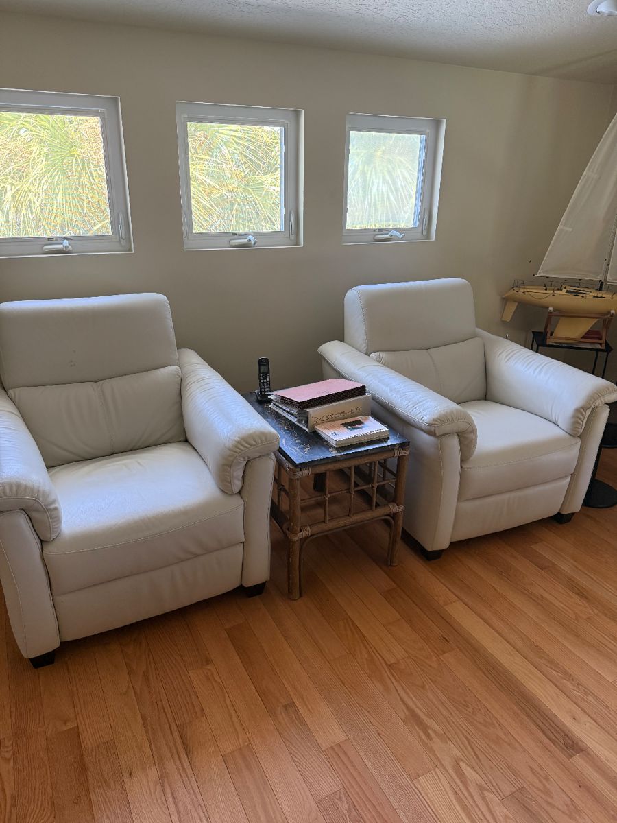 Natuzzi leather 4-way electric recliners