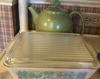 We found the lid for the Pyrex Amish Butterprint dish!