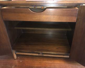 Has 2 pairs of doors - each side has a drawer inside