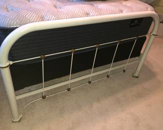 Footboard of metal bed