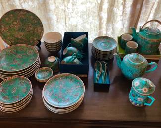 Chinese turquoise Mun Shou dishes & tea sets 