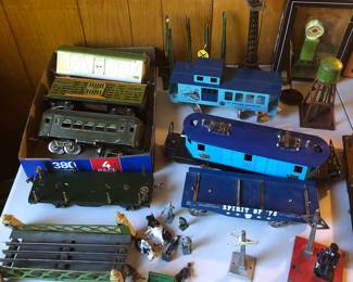 Lionel train cars + toy train accessories 