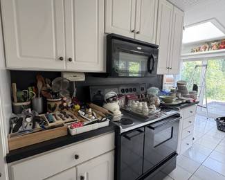 Miscellaneous kitchenware 