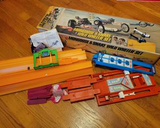 Hot Wheels Mongoose & Snake Wild Wheelie Set