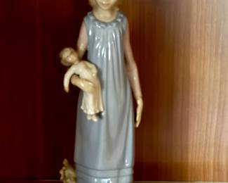 Lladro "Belinda and Her Doll" 5045